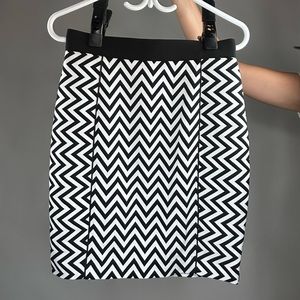 PATTERN SKIRT | BLACK & WHITE | BUSINESS CASUAL / HALLOWEEN CHIC